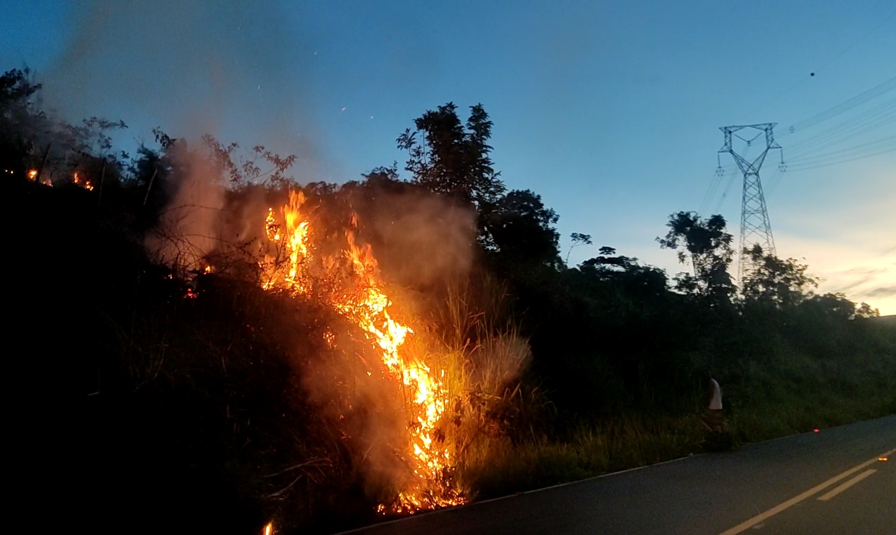 Incêndio na BA 026 em Varzedo
