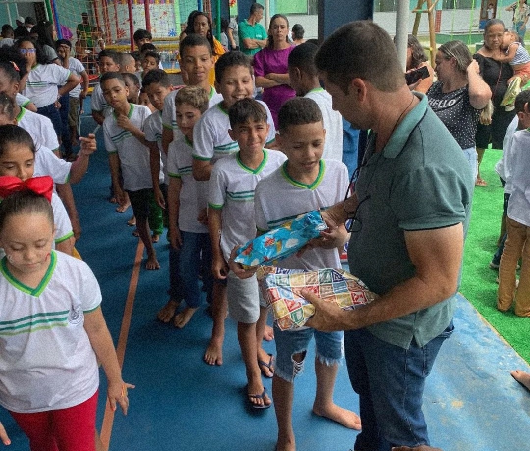 Bahia entrega de Presentes