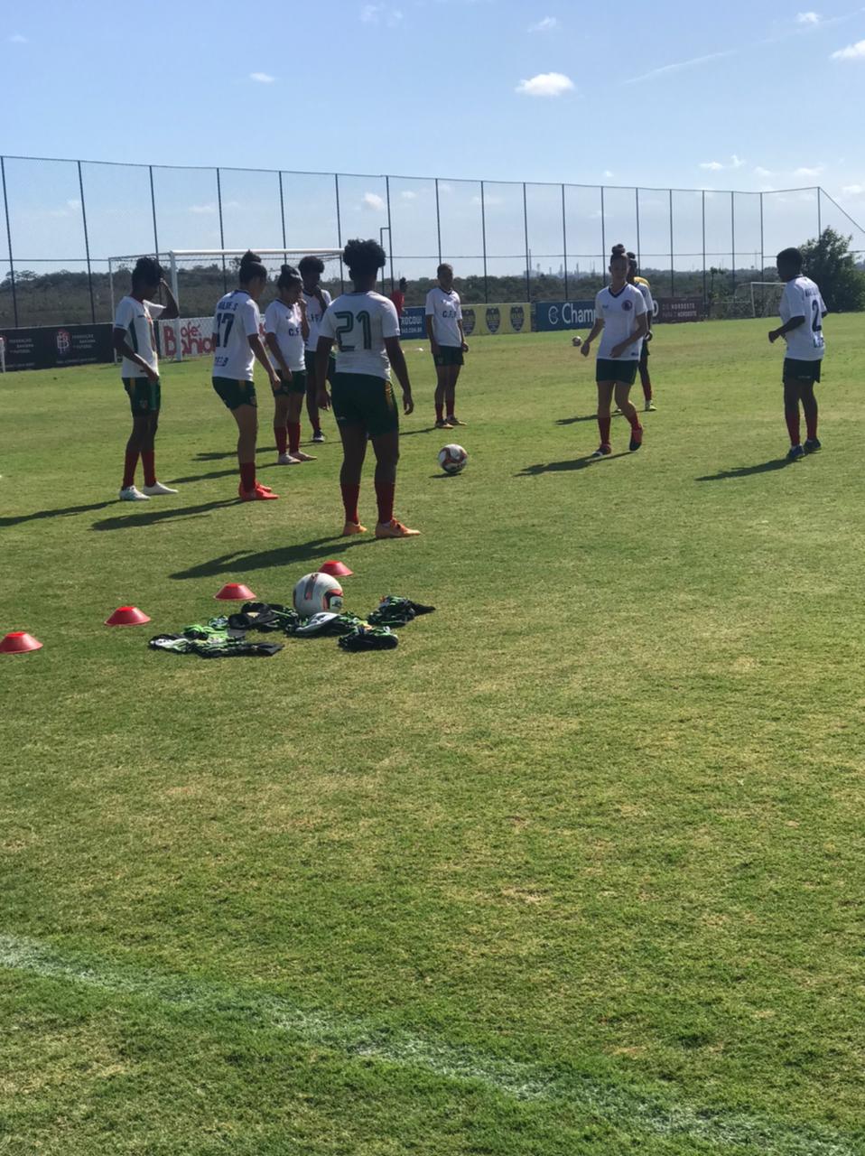 Jovem faz seleção para 'ficante' na Copa do Mundo e escolhe currículo de  estudante que promete 'conchinha profissional e cafuné avançado', Distrito  Federal