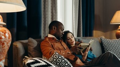 Hooby - ler - livro - sala - casal