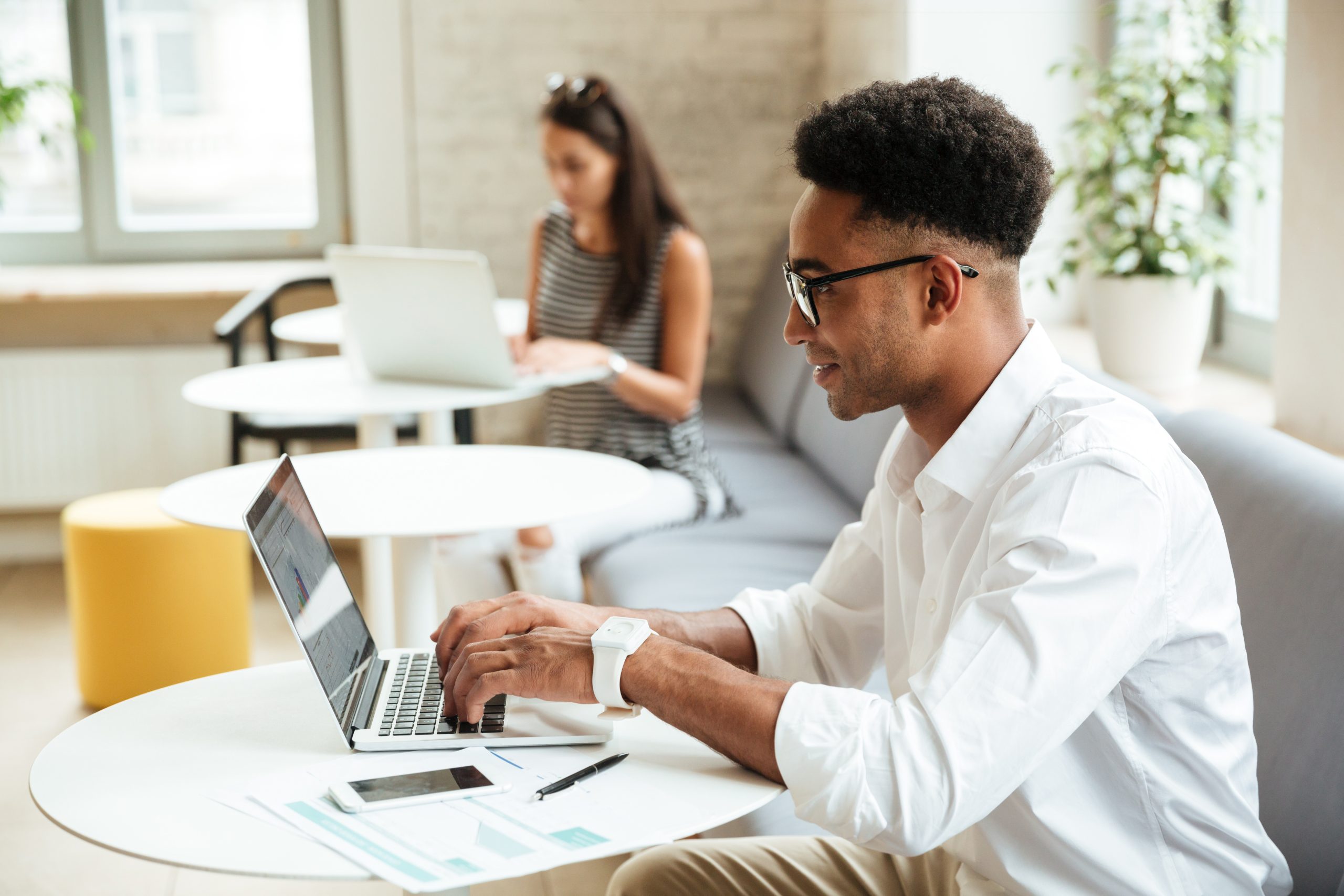 Por que as empresas investem em coworking?