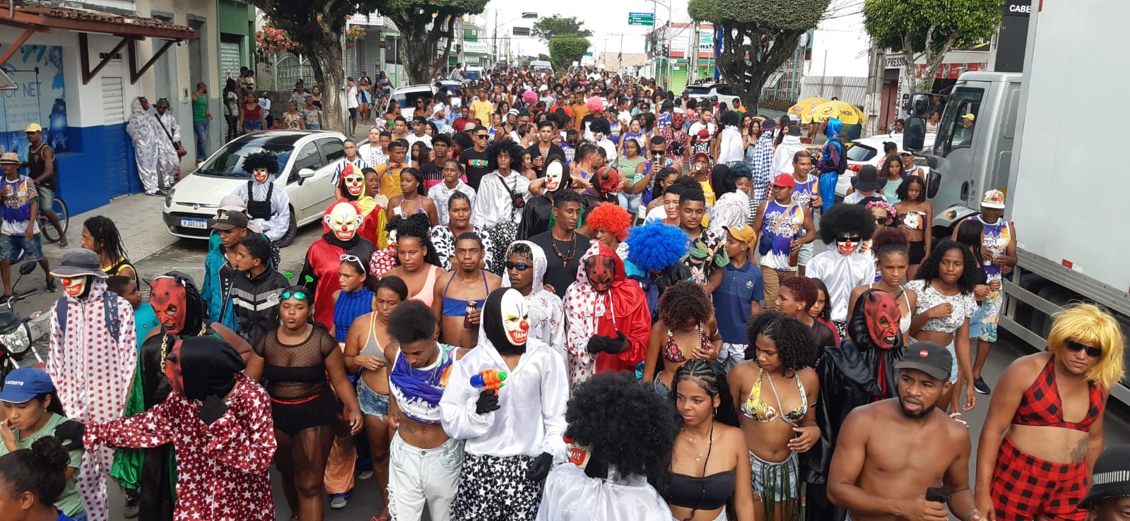Bloco Amigos e Cia de Amargosa tem o maior número de foliões nos festejos do Carnaval