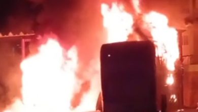 Ônibus pegam fogo no pátio da rodoviária de Amargosa na noite desta quinta