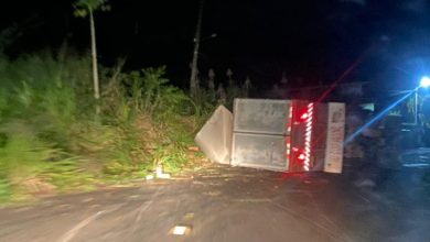 Carreta tomba próximo a Baixinha no município de Mutuípe no Vale do Jiquiriçá