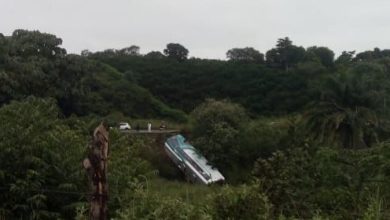 Ônibus cai em ribanceira na BR-101 e deixa feridos em Sapeaçu