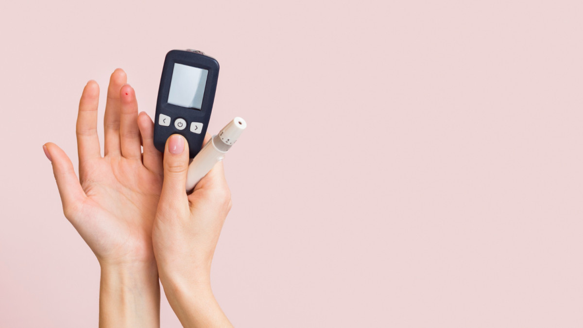 Diabetes tipo 1 reduz vida saudável em até 48 anos - medidor de glicose