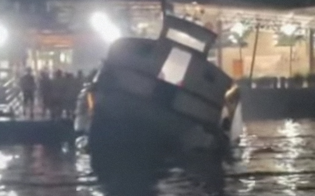 Lancha afunda momentos antes de atracar no município de Valença