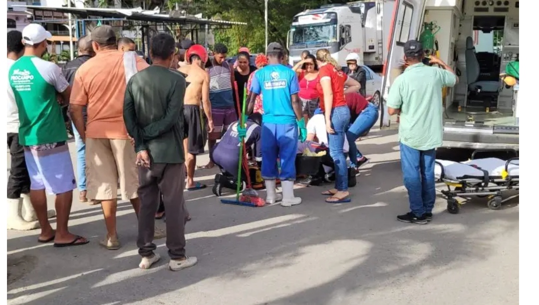 Motos batem no Centro da cidade de Mutuípe neste sábado