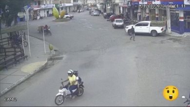 Câmeras registram duas motos se colidindo no centro de Mutuípe