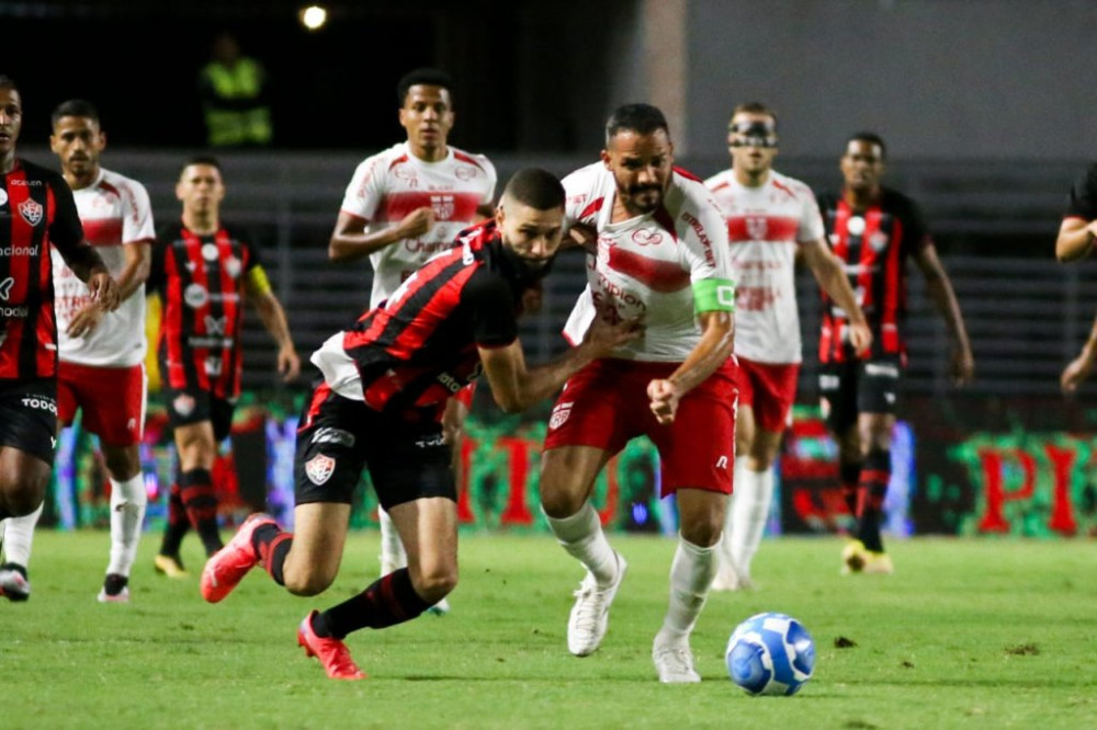 Vitória joga mal e sofre goleada histórica do CRB fora de casa