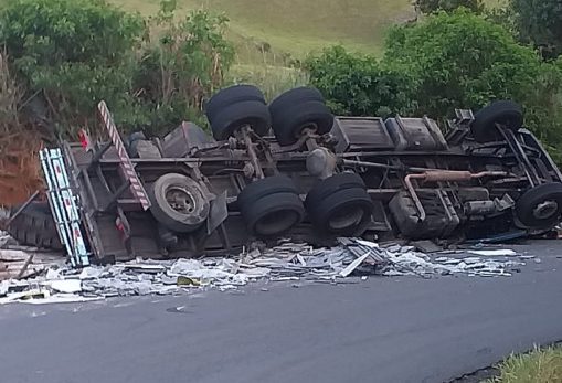 Acidente grave na BA 026 é registrado próximo barragem em Santo Antônio de Jesus
