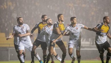 Vitória sofre revés e perde para Crisciúma, mas continua líder da série B