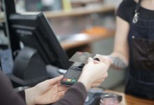 Uso do cartão de crédito requer cuidados redobrados nas compras de fim de ano
