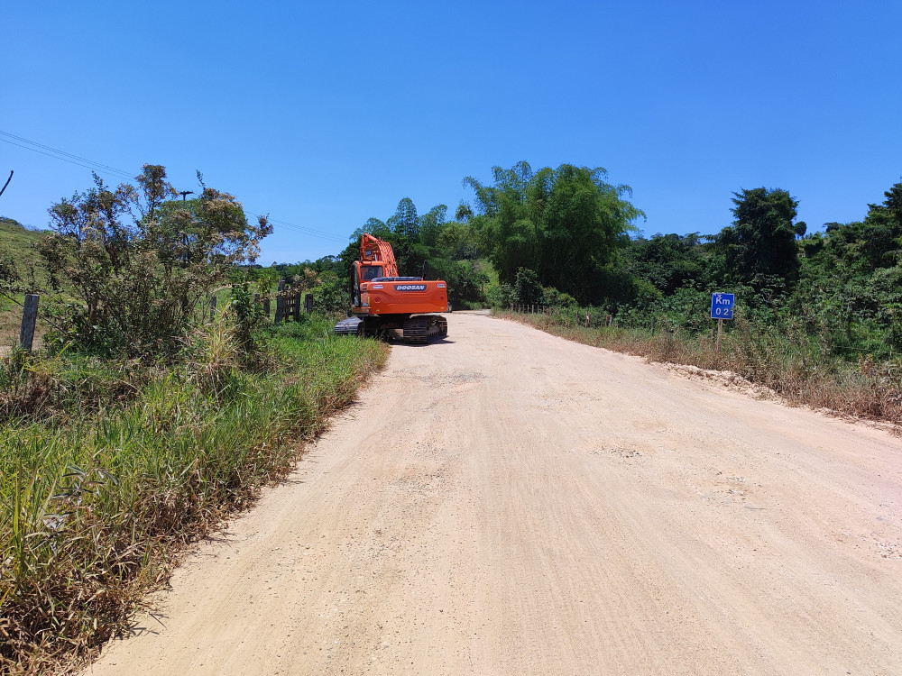 Máquinas já começaram a fazer o serviço de limpeza na BA 539 em São Miguel das Matas