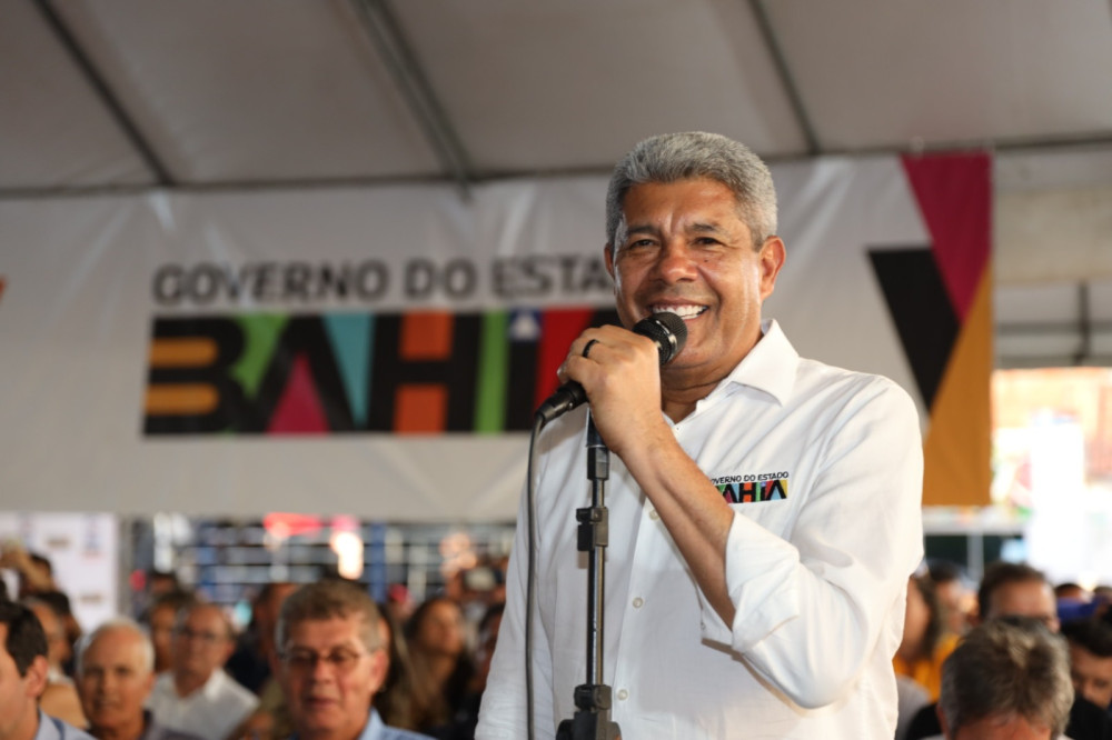 Em domingo bem movimentado, Jerônimo Rodrigues realiza diversas entregas em Lagoa Real