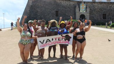 Movimento "Vai Ter Gorda" realiza ação no Farol da Barra, em comemoração aos oito anos da organização