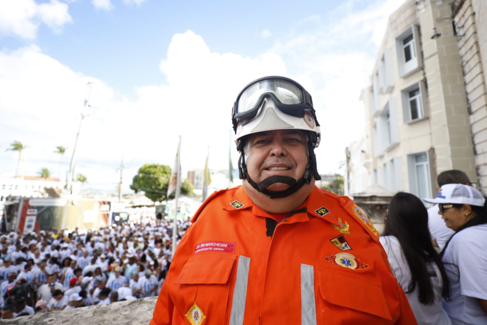 CBMBA garante o bem-estar dos fiéis na Lavagem do Bonfim com água mineral e pulverização