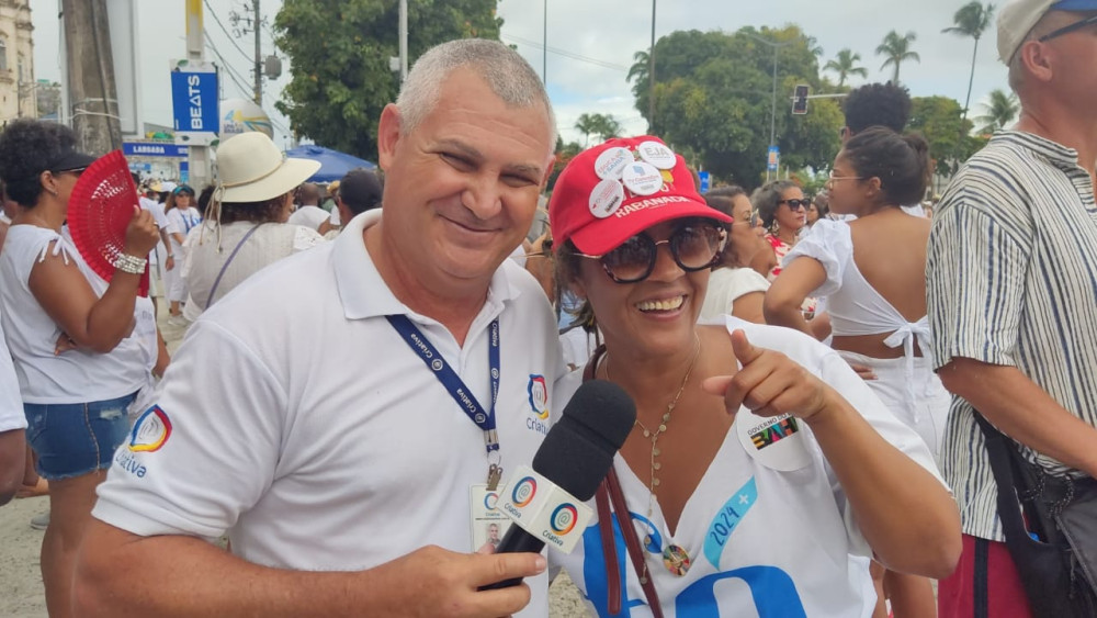Leninha, representando a educação estadual, destacando a Lavagem do Bonfim como manifestação cultural