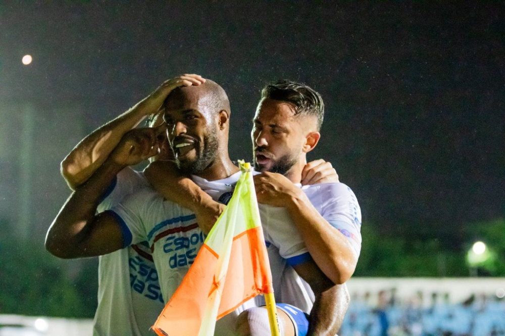 Em clima de chuva, Bahia se impõe, vence Moto Club por 4 a 0 e avança na Copa do Brasil