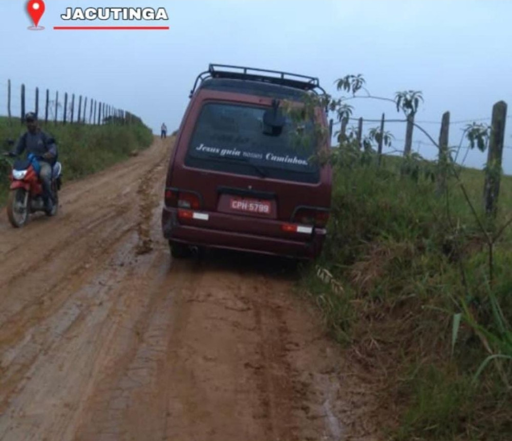 Moradores da Jacutinga pedem manutenção estrada após fortes chuvas em Elísio Medrado