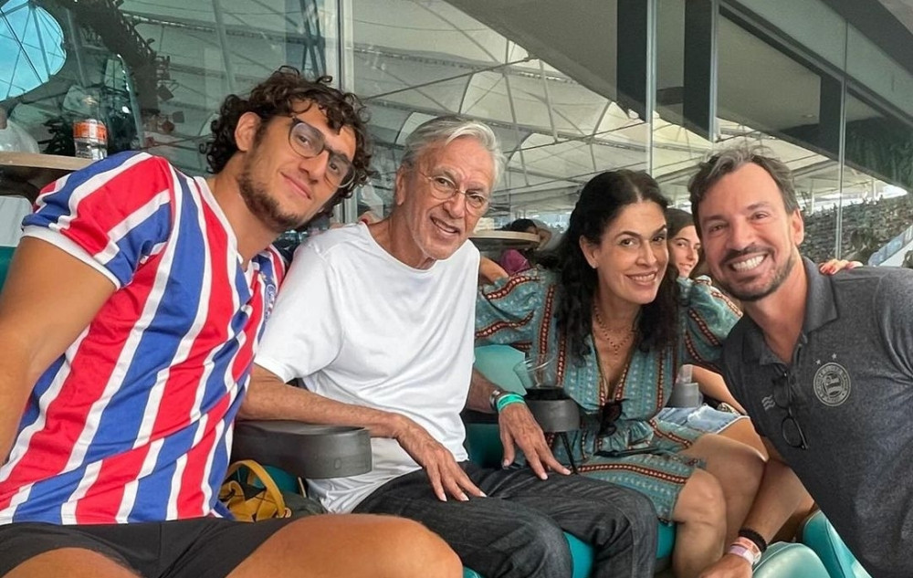 Torcedor da Bahia, Caetano Veloso volta a Fonte Nova assistir jogo do time após 50 anos