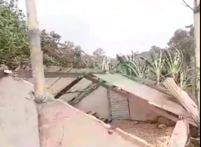 Vento forte atinge residências em Mutuípe após temporal neste domingo