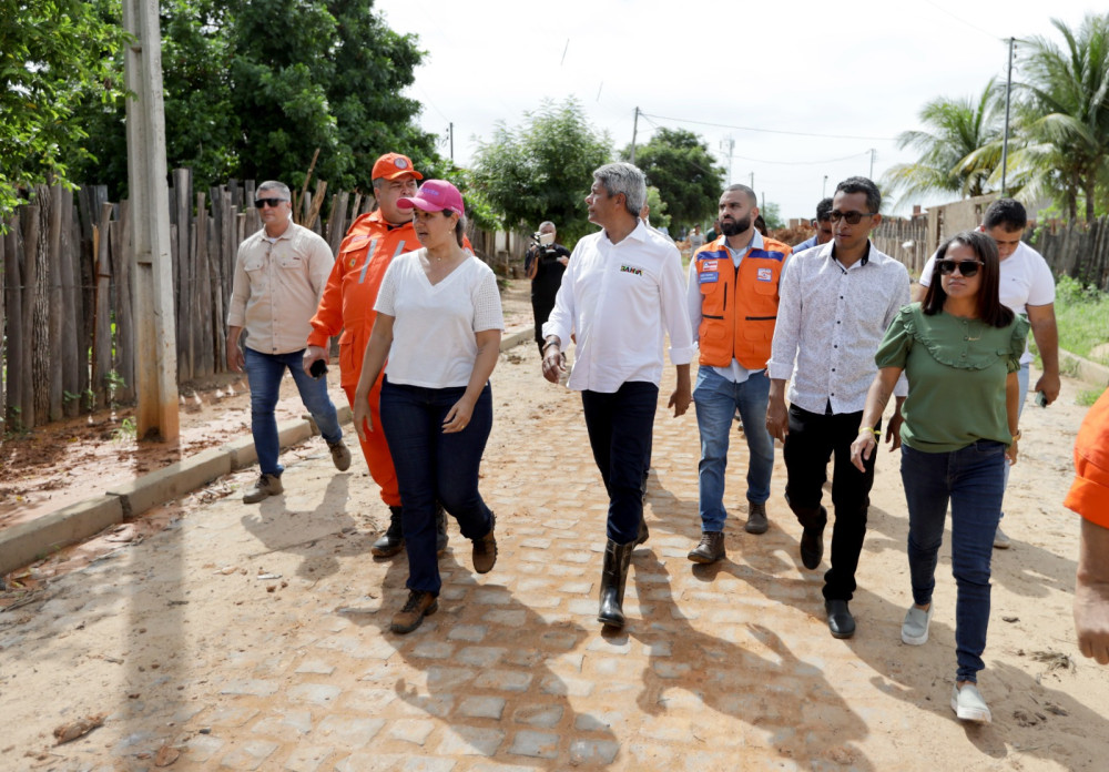 Governador inicia visita a municípios do Oeste baiano afetados pelas chuvas