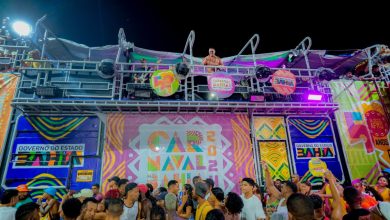 Trio de La Fúria arrasta multidão no circuito Barra/Ondina em Salvador