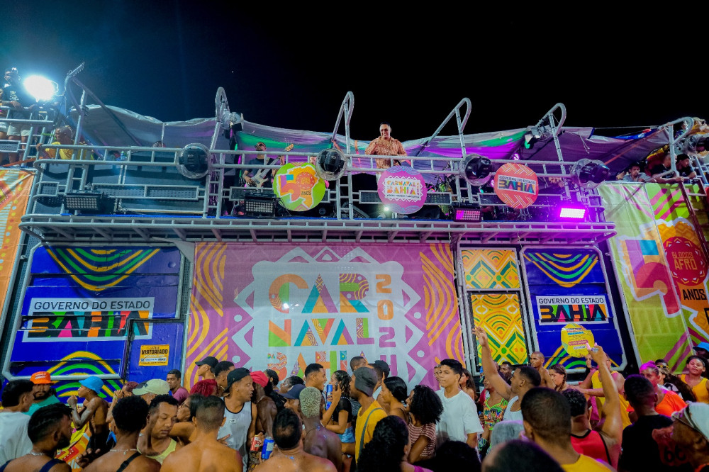 Trio de La Fúria arrasta multidão no circuito Barra/Ondina em Salvador