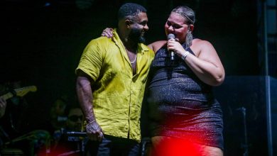 Fãs de Baco Exu do Blues lotam Largo do Pelourinho no Carnaval de Salvador