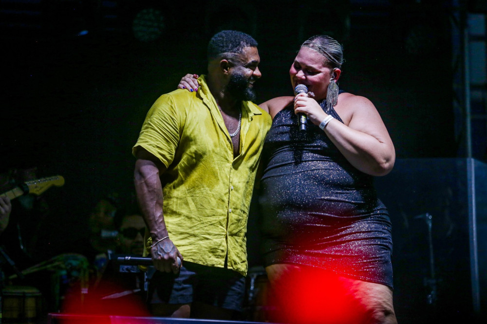 Fãs de Baco Exu do Blues lotam Largo do Pelourinho no Carnaval de Salvador