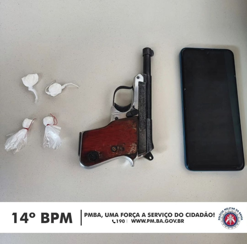 Armas e drogas foram apreendidas pela PM na centro da cidade de Mutuípe