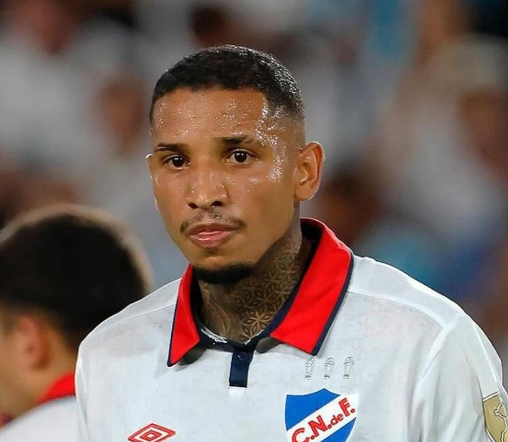Jogador do Nacional Juan Manuel Izquierdo, morre aos 27 anos após passar mal e ficar internado