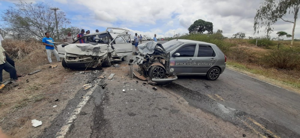 Acidente entre veículos deixa um morto e outros feridos, na BA-026 em Planaltino