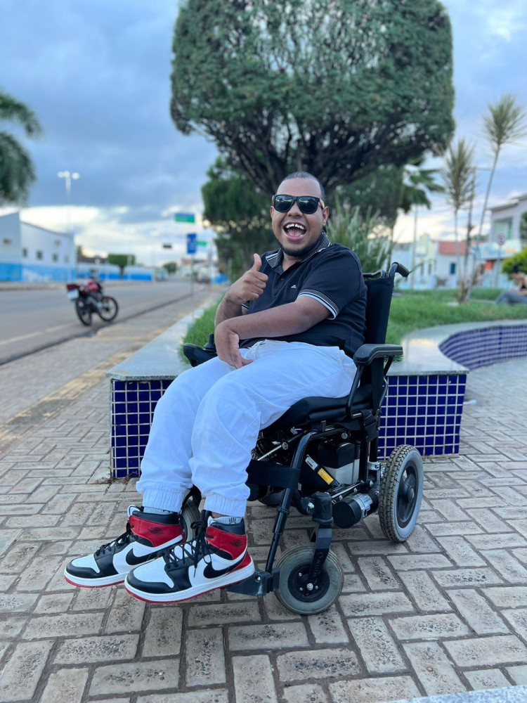 Jovem com paralisia cerebral de Nova Itarana lança o livro: Uma História de Superação, Rafael Cadeirante