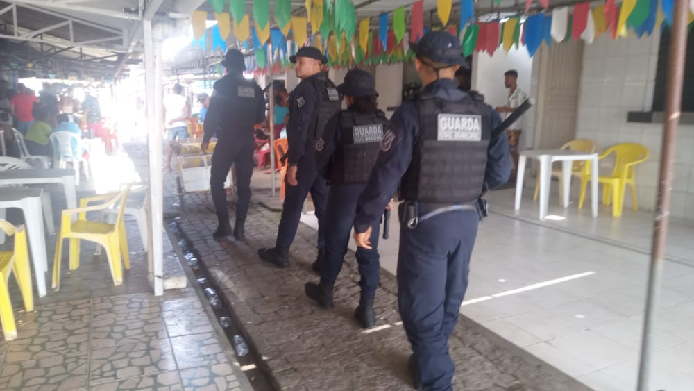 Equipe da Guarda Municipal interviém em briga conjugal na Feira Livre de Amargosa