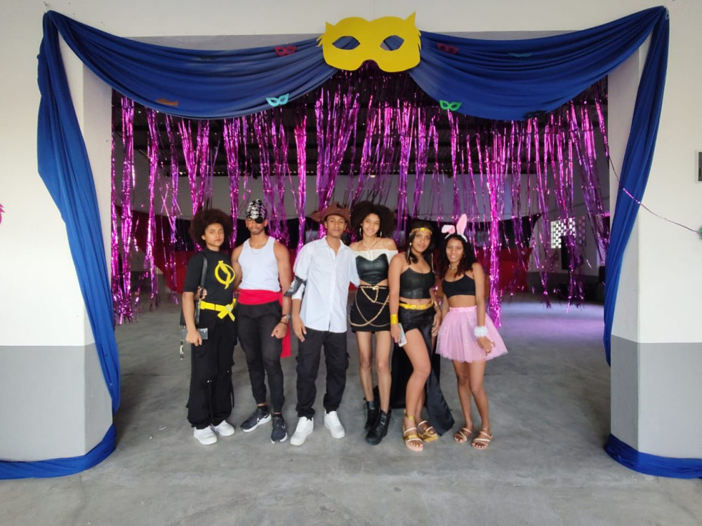 Festa à fantasia foi o tema de encerramento do ano letivo do CETIHSB em Brejões