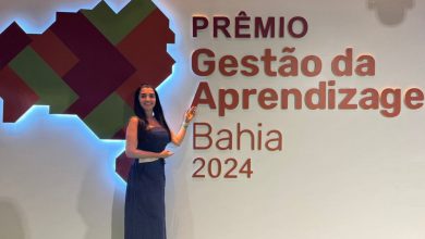 Gestora do CETIHSB de Brejões recebe prêmio Gestão da Aprenduzagem em Ambientes Educacionais 2024