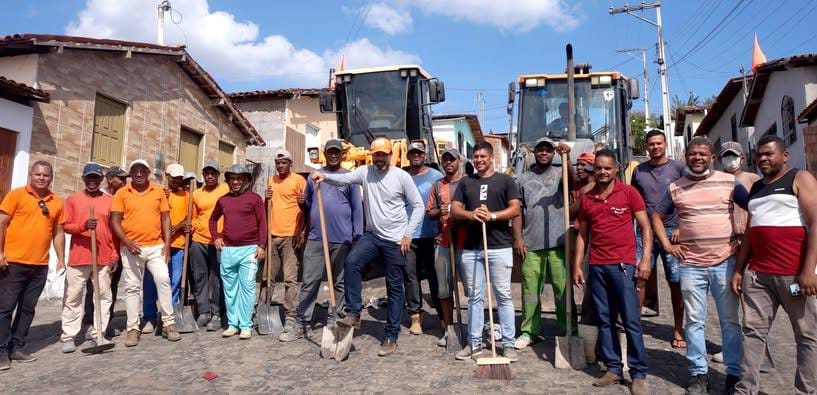 Mutirão de limpeza organizado pelo prefeito Ricardo Cerqueira mobiliza dezenas de voluntários em Brejões