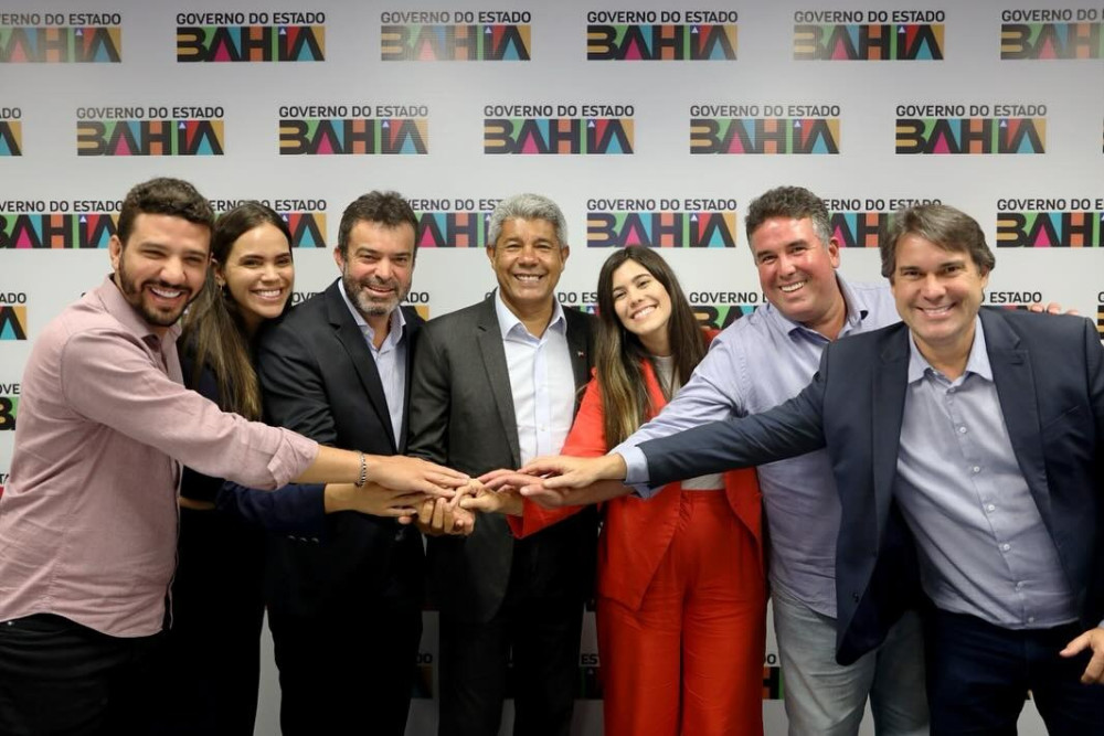 Governador recebe o prefeito de Brejões, a vice-prefeita e realiza a entrega de duas novas Ambulâncias e outros benefícios