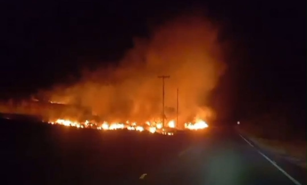Incêndio é registrado às margens BA 046, próximo ao distrito de Tartaruga, entre Amargosa e Milagres