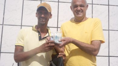Funcionários acham bolsa com mais R$ 4 mil e devolvem ao dono em Brejões