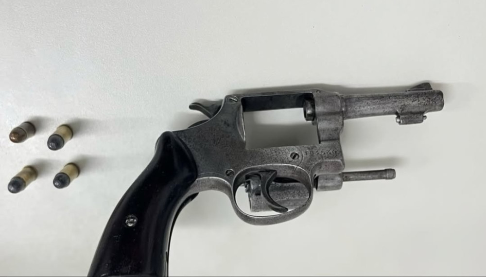 Homem e mulher são presos por porte ilegal de arma de fogo em Amargosa