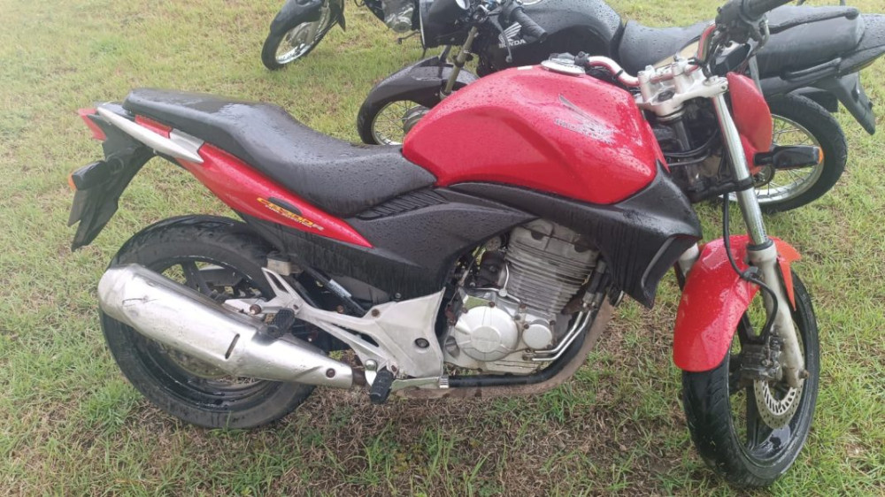 Operação conjunta da Polícia Militar e Polícia Civil apreende moto roubada em Mutuípe