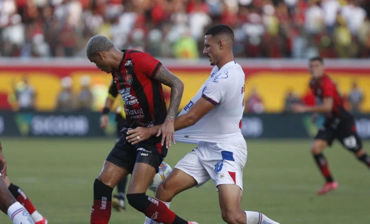 Campeao-Bahia-segura-Vitoria-no-Barradao