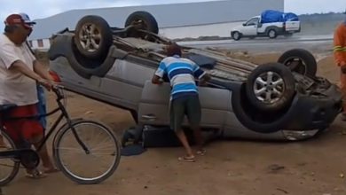 Motorista capota carro na BA-046, em Santo Antônio de Jesus