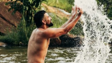 Dilsinho se refresca na Cachoeira dos Prazeres, em Jiquiriçá