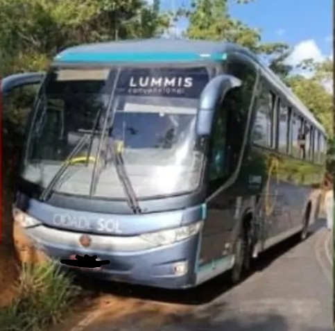 Acidente na BA-026 entre Santo Antônio de Jesus e Amargosa envolve caminhonete e ônibus